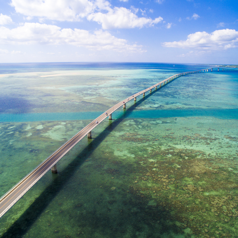 日本一の旅｜「伊良部大橋」（沖縄県）宮古島の新絶景ポイント！　サンゴ礁の上を車でロングドライブ