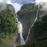 日本一の旅｜豪快に流れ落ちる落差日本一の名瀑「称名滝」(富山県)